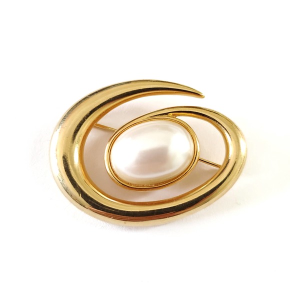 Vintage | Monet Gold Pearl Brooch Pin